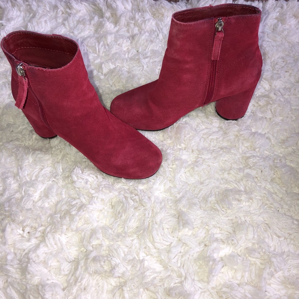 URBAN OUTFITTERS ANKLE BOOTIES
